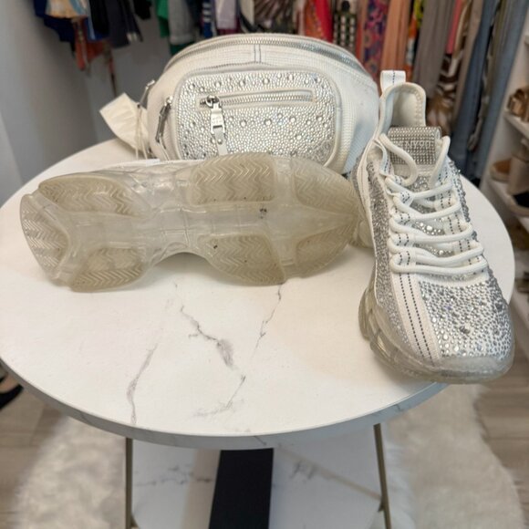 Steve Madden Sneakers with Matching Fanny Pack, multiple colors, size 7 - Picture 3 of 6